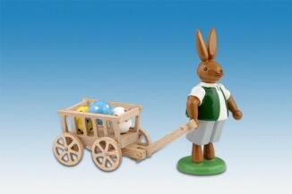 Osterhasen – farbenfroher Osterhase mit Handwagen, Hemd, Weste und Hose – BxHxT ca. 3x7,5x3 cm