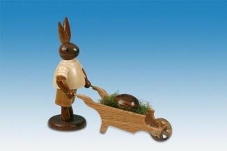 Osterdekoration Osterhase mit Schubkarre und Ei Höhe 7,5cm