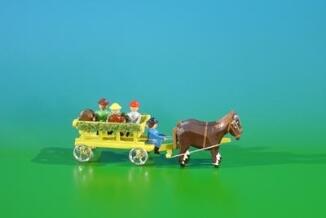 Miniatur Gespann – Kutsche mit Figuren und Pferden handbemalt – BxHxT ca. 9x3,5x3 cm