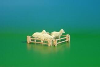 Reifentier – detailreiche Mini-Schafhürde, naturfarben, 7-teilig – Tiergröße H = 2,5 cm