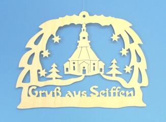 Fensterbild – detailreiches Dorf Seiffen mit Kirche, naturfarben – HxB = 17,5 x 15 cm