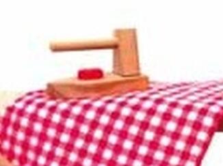 Holspielzeug - stabiles Holzbügeleisen natur - LxBxH ca. 12x6x7 cm