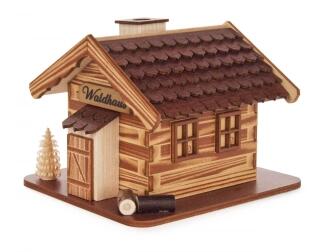 Räucherhaus – rustikales Waldhaus mit filigranen Bäumchen, naturfarben und detailreich – BxHxT = 11 