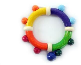 Babyspielzeug – bunte, klangvolle Rassel mit Glöckchen und Holzperlen, ergonomisch – BxHxT = 10 x 10