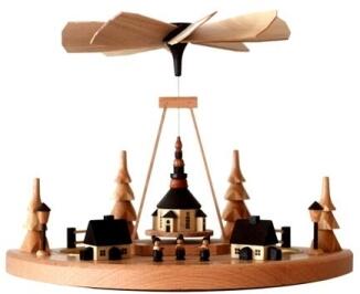 Weihnachtsberg – detailreich mit Figuren, Kirche und Pyramide, naturfarben – BxHxT = 30 x 26 x 20 cm