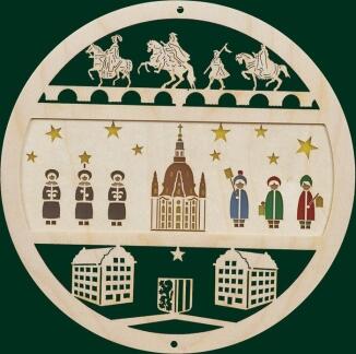 Fensterbild – detailreiche Frauenkirche mit farbenfroher Kurrende und Laternenkindern, bunt bemalt –