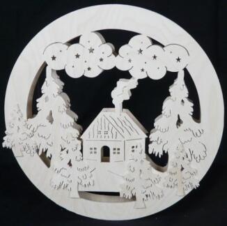 Fensterbild – filigranes Haus im Wald mit stimmungsvoller Beleuchtung, naturfarben – BxHxT = 32 x 32