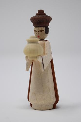 Miniaturfigur – majestätischer König Melchior mit goldener Krone und rotem Gewand, handbemalt – H = 