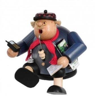 Räuchermann – gemütlicher Rentner mit Spazierstock und brauner Jacke aus Holz von KWO Kunstgewerbe