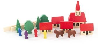 Holzspielzeug &ndash; farbenfrohes Dorf mit roter Kirche und 19 Teilen, kreativ und detailreich