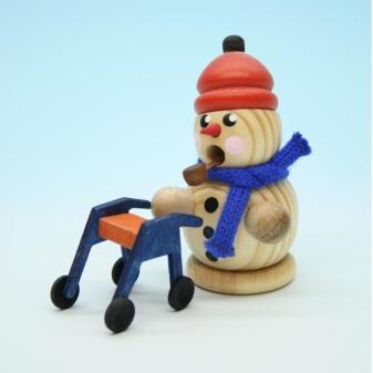 Räucherfigur – liebevoll gestalteter Schneemann mit Rollator und Mütze, naturfarben – H = 8 cm