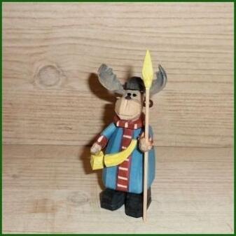 Elchfigur – detailreicher Nachtwächter mit Laterne und Hellebarde, naturfarben – BxHxT = 5 x 11 x 4 