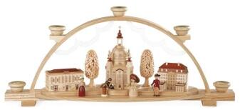 Schwibbogen – detailreiche Frauenkirche Dresden mit Coselpalais und Marktfiguren naturbelassen –