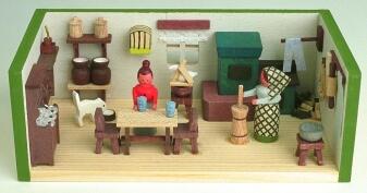 Miniaturstube Bauernstube mit Kachelofen, Katze und Bäuerinnen aus Holz, farbenfroh bemalt von