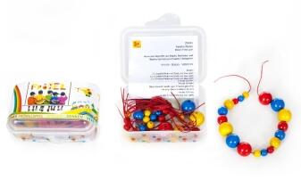 Holzspielzeug - buntes Legespiel mit 54 Perlen - LxBxH 125x90x58mm