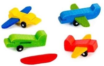 Holzspielzeug Bunte SINA-Flieger von SINA Spielzeug GmbH, farbenfrohe kleine Holzflugzeuge in Gelb, 
