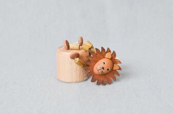 Holzspielzeug – fröhliche Wackelfigur Löwe – H ca. 10 cm