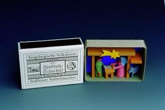 Miniaturzündholzschachtel – detailreiche Krippenszene Christi Geburt, handbemalte Figuren, bunt