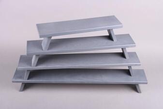 Schwibbogenerhöhung – Handgefertigte Unterstellbank aus grau lackiertem Naturholz, vielseitig