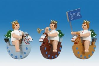 Holzfigur Engelfiguren auf Schaukelpferd 3-teilig mit Krone von KDE Ellmann, 6 cm, drei kleine Engel