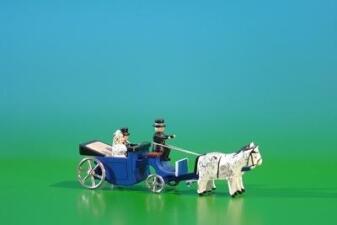 Miniatur Kutsche – detailreiche Brautkutsche blau mit offenen Sitzen – LxHxT ca. 11x4x3 cm