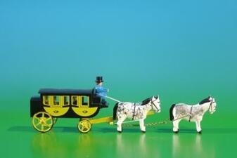 Miniatur Gespann – Postkutsche mit vier bunten Pferden natur – BxHxT ca. 15x4x4 cm