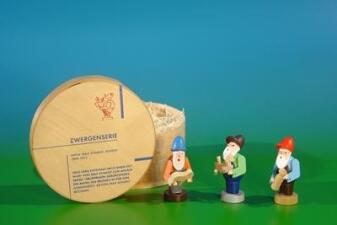 Miniatur – Zwerge mit Laterne, Sack und Schaufel warmfarbig bemalt – HxB ca. 4,5 x 2 cm je Figur