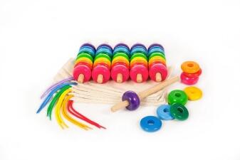 Holzspielzeug Steckspiel „da hindurch“ von SINA Spielzeug GmbH, 310 mm, buntes Fädelspiel mit