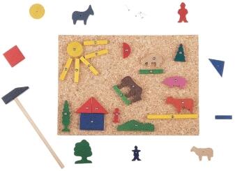 Holzspielzeug Hammerspiel mit kleinen Figuren und Korkplatte von SINA Spielzeug GmbH, buntes Set mit