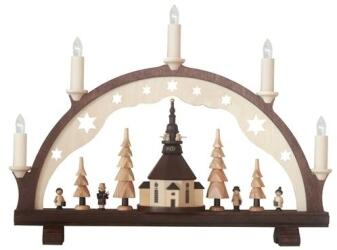 Schwibbogen Seiffener Kirche mit Laternenkindern, naturfarbener Holzbogen beleuchtet von