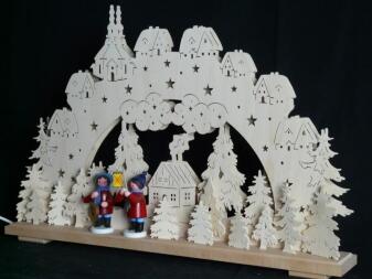 Schwibbogen detailreiche Laternenkinder mit Kirche und Haus, bunt bemalt und beleuchtet aus Holz von