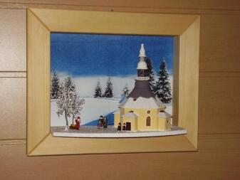 Lichterhaus – Wunderschöne, detailreiche Kirche Seiffen im Rahmen mit Beleuchtung – BxH ca. 40x32 cm
