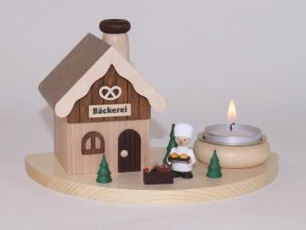 Räucherhaus – detailreiche Bäckerei mit fröhlichem Bäcker und abnehmbarem Boden, braun-rot – BxHxT =