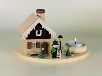 Räucherhaus – detailreicher Glücksbringer mit Schornsteinfeger, Kleeblatt und Hufeisen, holzbraun – 