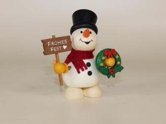 Miniaturfigur – detailreicher Schneemann mit roter Mütze, grünem Weihnachtskranz und Schild „Frohes 