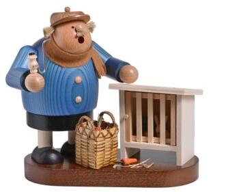 Räuchermann Hasenzüchter mit Stall und Futterkorb aus Holz, blau gekleidet und detailreich bemalt,