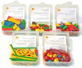 Holzspielzeug - buntes Legespiel Kleine Fröbelspiele - LxBxH 125x90x300mm