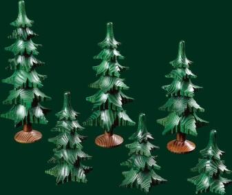 Holzbaum aus dem Erzgebirge mit fünf detailreichen Kränzen und stabilem Stamm von Richard Glässer,
