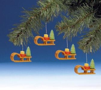 Baumbehang – detailreicher Schlitten mit Ringelbäumchen und Geschenken, bunt lackiert – Länge ca. 4 