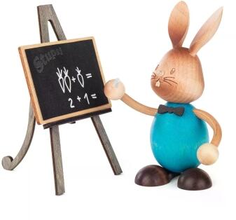 Holzfigur – fröhlicher Osterhase Stupsi mit Tafel und Kreide – BxHxT 9 x 12,5 x 7 cm