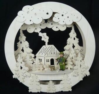 Fensterbild – detailreiche Szenerie mit Haus, Jäger und Hund, naturfarben mit Beleuchtung – BxHxT = 