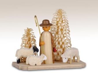 Miniaturfigur – Schäferei auf Sockel aus dem Erzgebirge mit Hirte, Schafen und Bäumen aus Holz von
