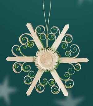 Strauchbehang filigraner grüner Spanstern mit Blumenrosette aus naturbelassenem Lindenholz von Baum-