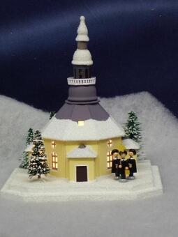Lichterhaus – Seiffener Kirche mit Kurrende und Weihnachtsbaum von Erzgebirgische Lichterhäuser
