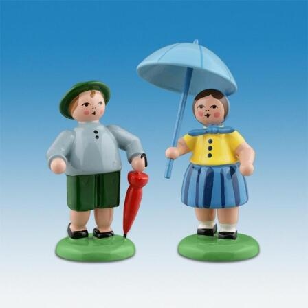 Holzfigur Bauernpaar mit Schirm stehend Höhe 7cm