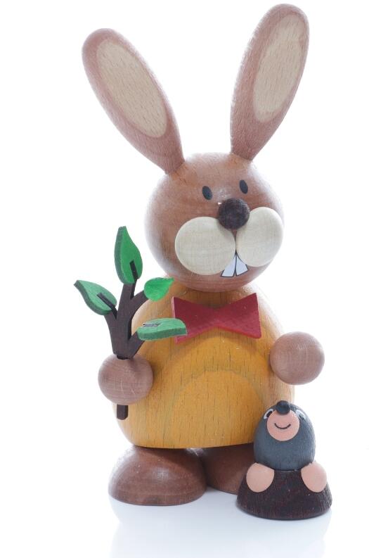 Osterfigur Osterhase mit Maulwurf und grünem Zweig aus Holz von Kunsthandwerk Ullrich, gelb stehend,