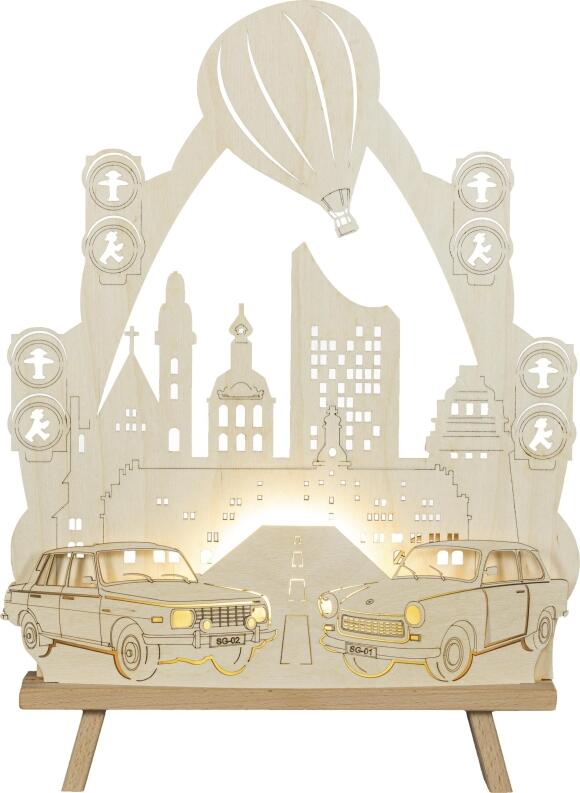 Lichterspitze – detailreiche Trabant- und Wartburg-Szene mit Ampelmännchen, warmweiße LEDs – BxHxT =