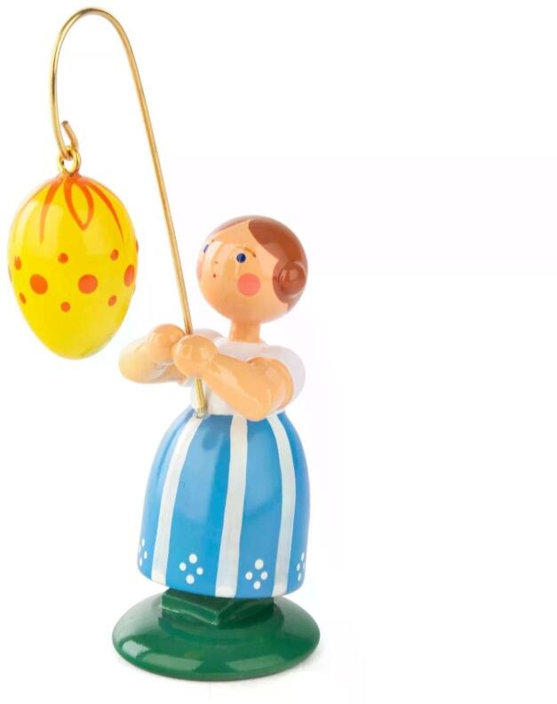 Blumenmädchen – fröhlich mit blau-weiß gestreiftem Rock und gelbem Osterei mit goldener Halterung – 