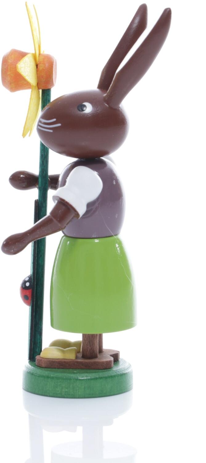 Osterfigur – detailreich gestaltete Osterhäsin mit Narzisse und Marienkäfer – BxHxT ca. 5x9x4 cm