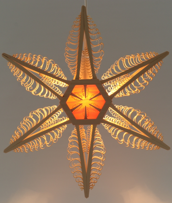 Spanstern doppelt el. Beleuchtet Mitte mit 6 kleinen Bäumchen - Ansicht Beleuchtung - Schön